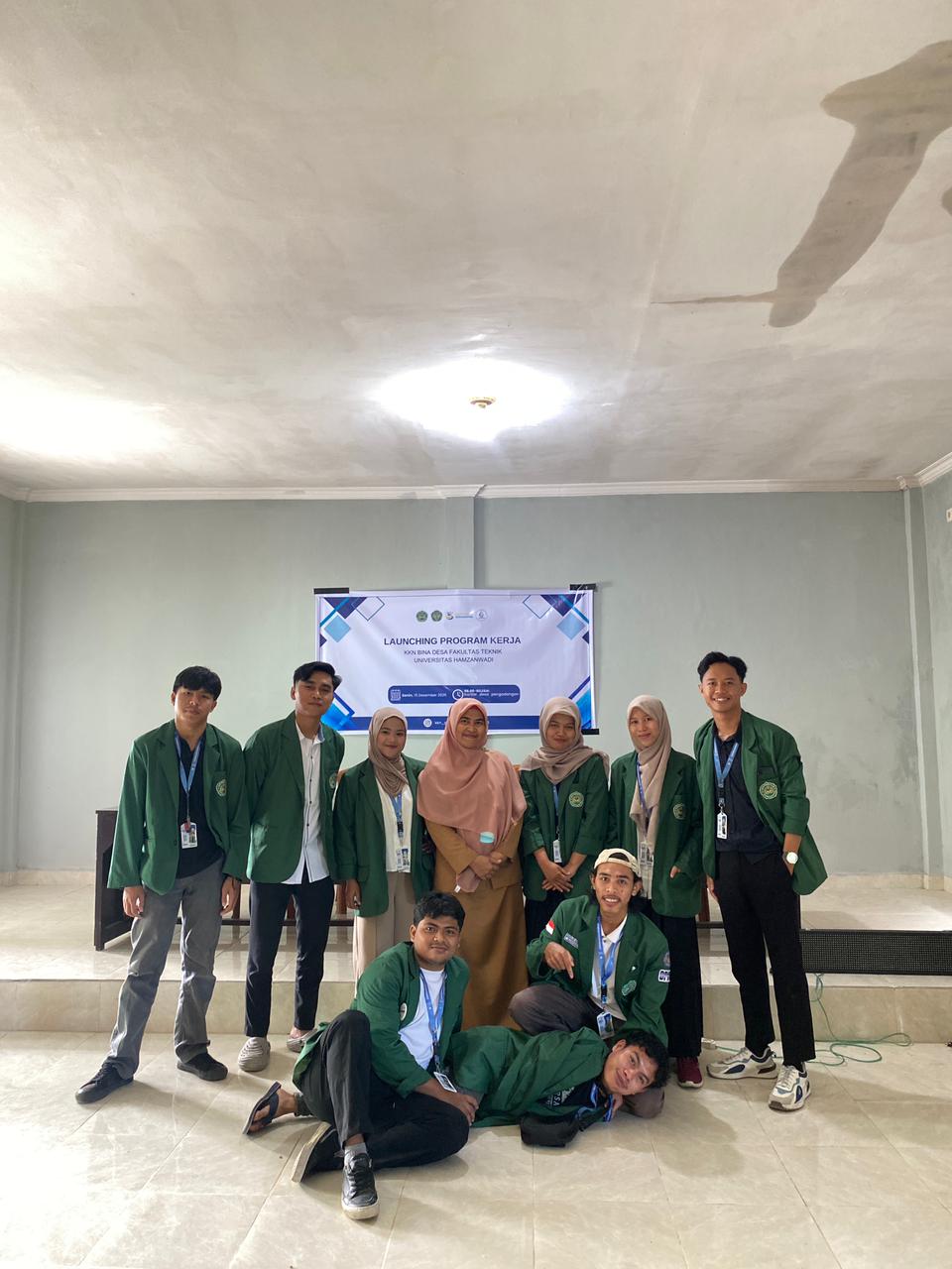 Transformasi Digital: Mahasiswa KKN Fakultas Teknik Universitas Hamzanwadi Luncurkan Website Resmi Desa Pengadangan Barat - Image 3