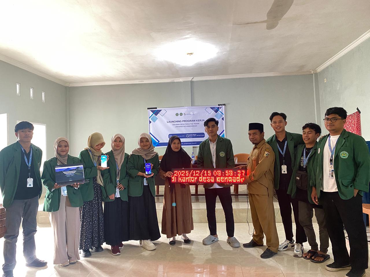 Implementasi Teknologi Tepat Guna: KKN Fakultas Teknik Universitas Hamzanwadi Serahkan Fasilitas Running Text untuk Kantor Desa Pengadangan Barat - Image 2